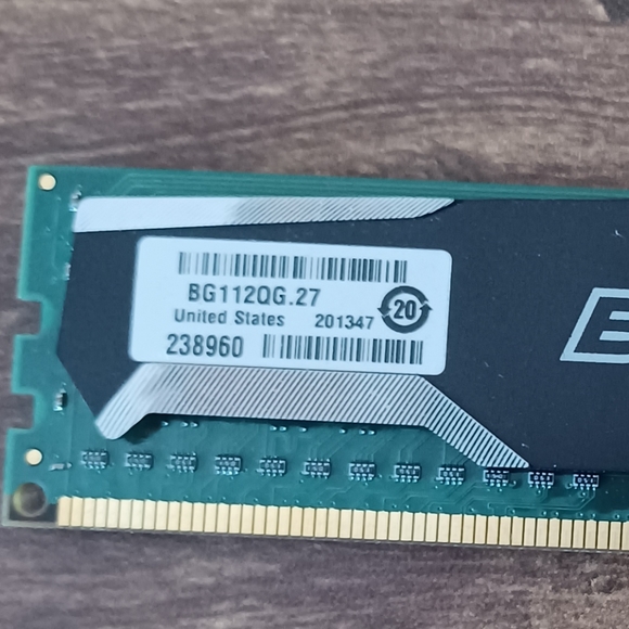 Crucial Ballistix Sport 4GB Module DDR3 12800 Memory Ram UDimm BLS4G3D1609DS1S00 - Picture 3 of 4